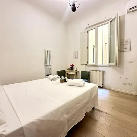 Comfortable House In Centro Storico Апартаменты *