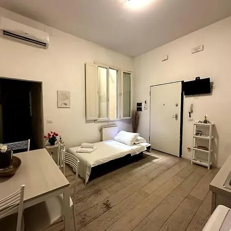 Comfortable House In Centro Storico Апартаменты